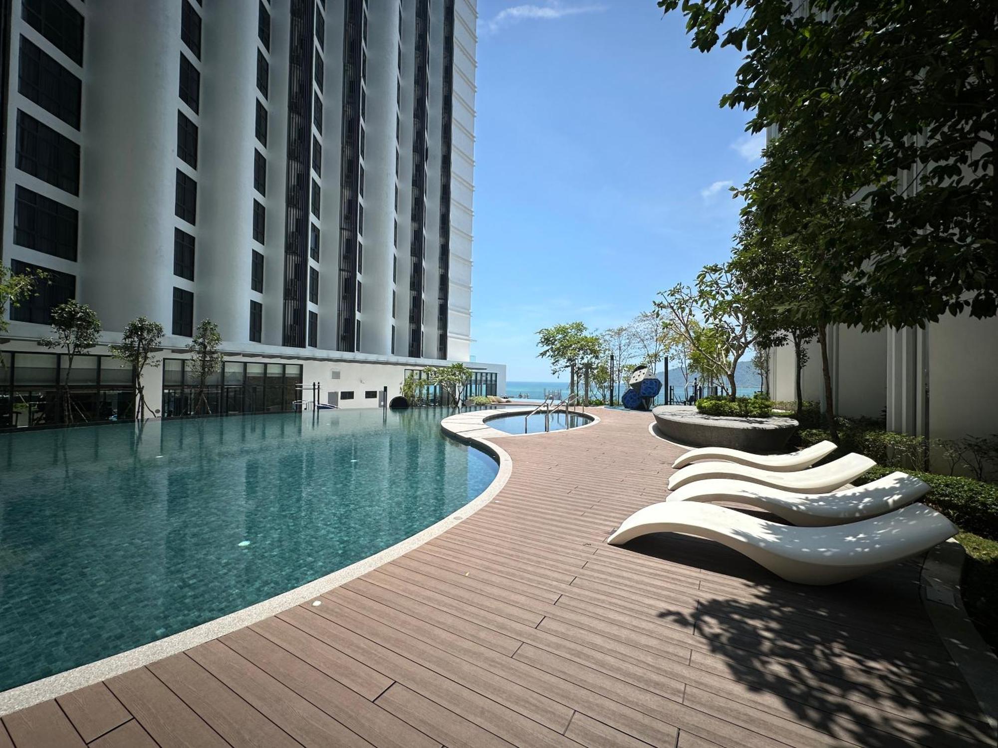 Summerday Seaview At Centre Apartment
